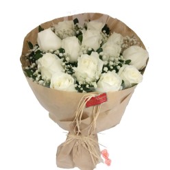 Buquê 12 Rosas Brancas "Raro Amor" Buquê 12 Rosas Brancas "Raro Amor"